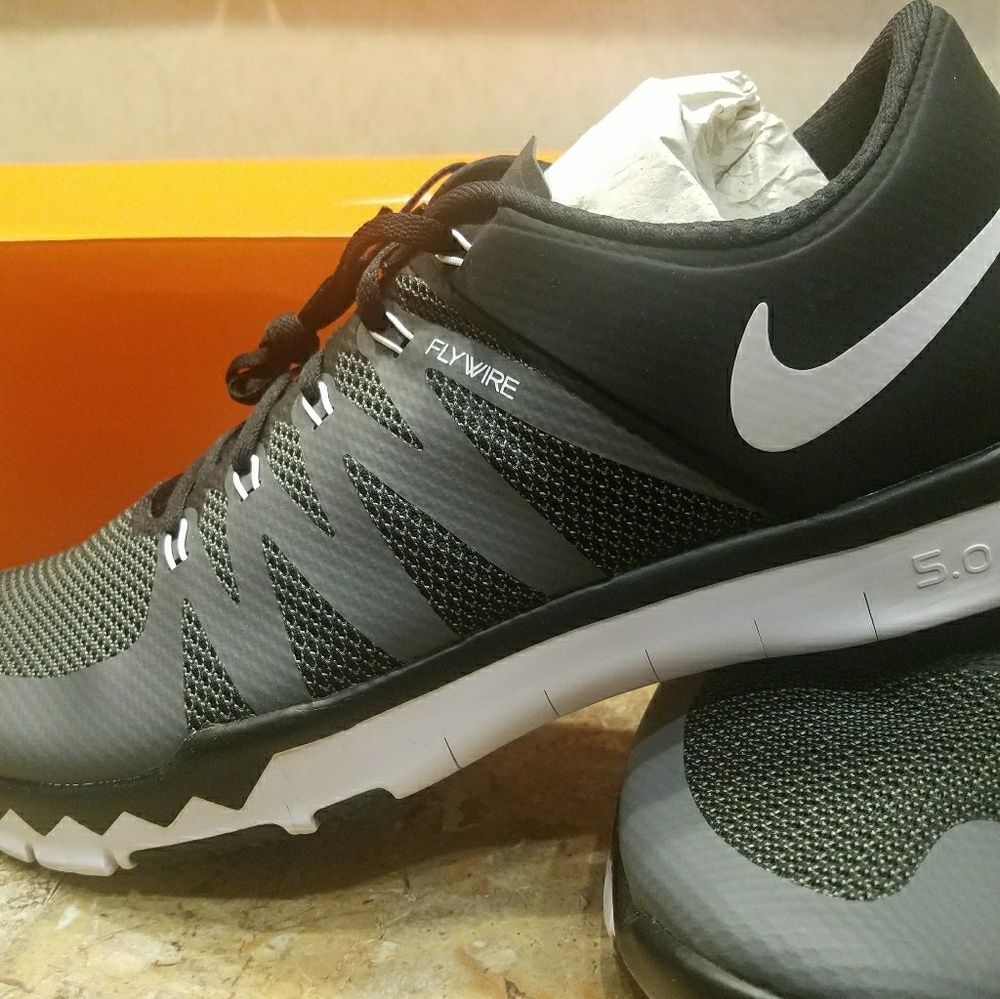 NIKE SNEAKERS